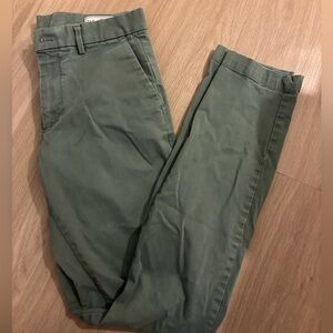 Modern Khakis in Skinny Fit with GapFlex green 34/36 length